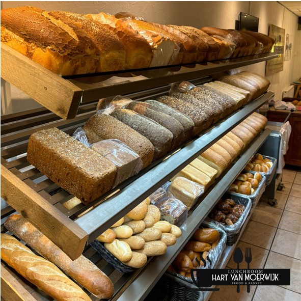 Vers brood en broodjes uit de winkel van Hart van Moerwijk